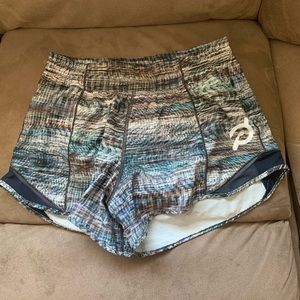 NWT - Peloton X Lululemon 4” Hotty Hot Short II